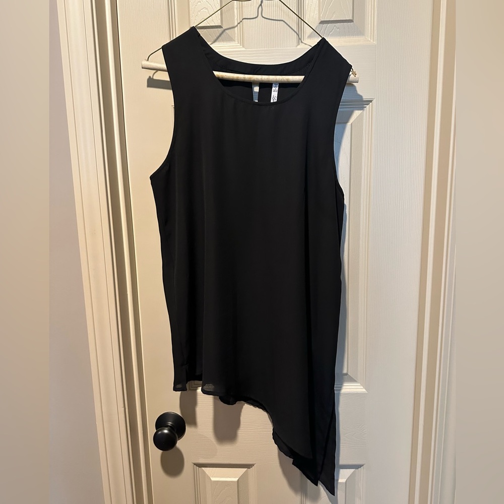 Leo & Nicole Asymmetrical Hem Tank Top